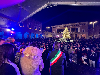 Capodanno – Festa senza feriti nel Pesarese, danneggiamenti a Fano